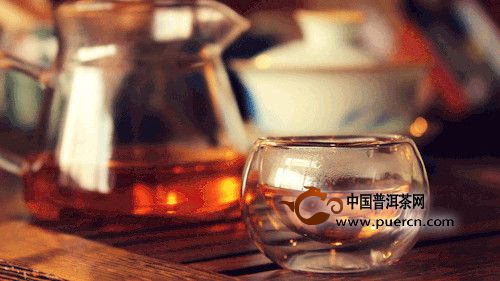 普洱茶市點評：普洱茶非理性，都是資本惹的禍？