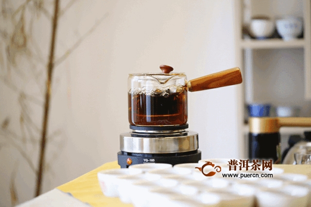 解惑茶鋪｜如何鑒別茶餅倉(cāng)儲(chǔ)？每天喝多少茶合適？新手入門？